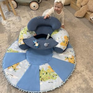 Funkcionalioji pagalvė su žaidimų kilimėliu ,,PASAULIO ŽEMĖLAPIS,,