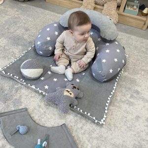 Sėdinukas kūdikiams su kilimėliu 75×65 cm – rankų darbo dovana | Žvaigždutės