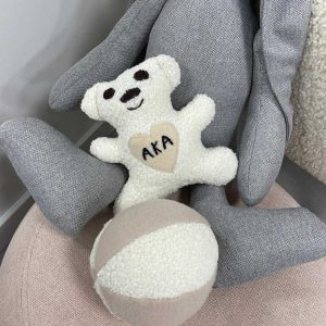 Rankų darbo meškutis ,,AKA,, ir interaktyvus kamuoliukas