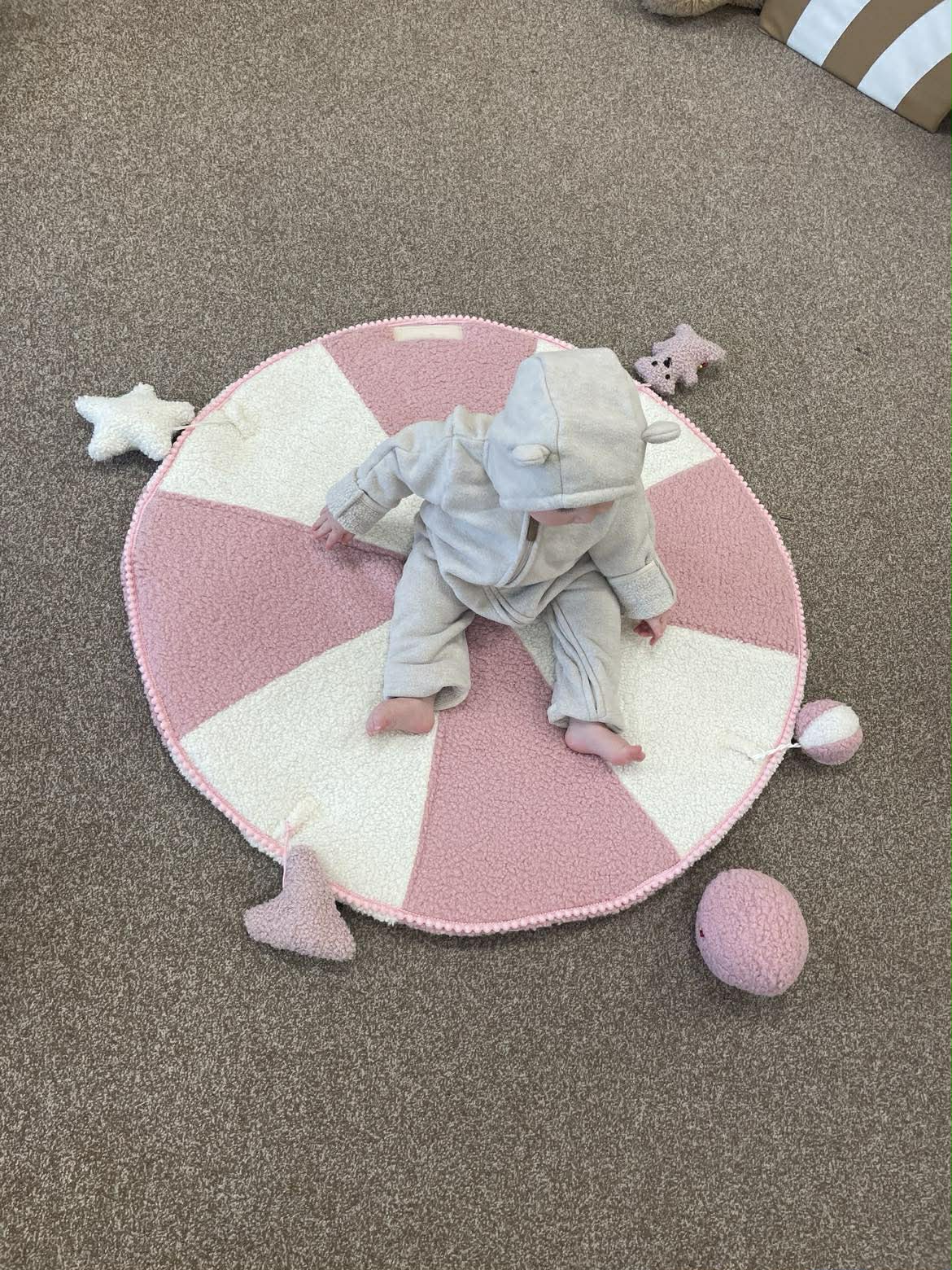 You are currently viewing Ką dovanoti kūdikiui iki 3 mėnesių?