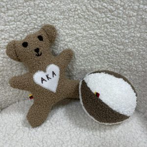 Rankų darbo meškutis ,,AKA,, ir interaktyvus kamuoliukas