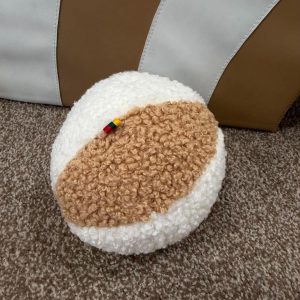 Rankų darbo interaktyvus kamuoliukas rudas/baltas